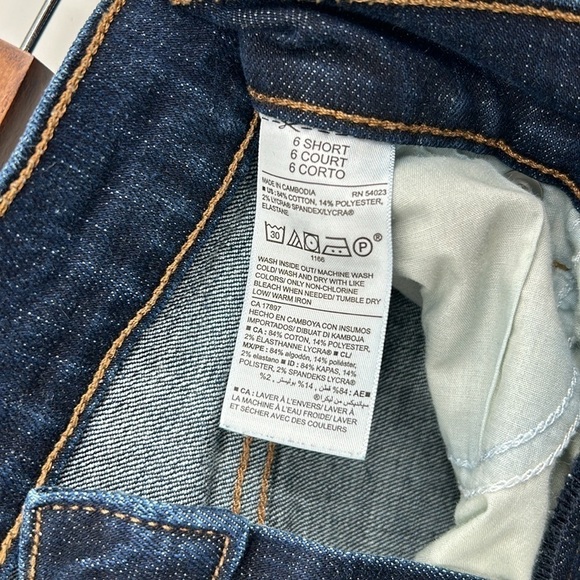 Old Navy Curvy Mid-Rise Jeans Size 6 Short - Picture 4 of 4